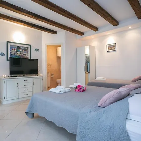 Apartment Apartment & Room Korta Vilea *