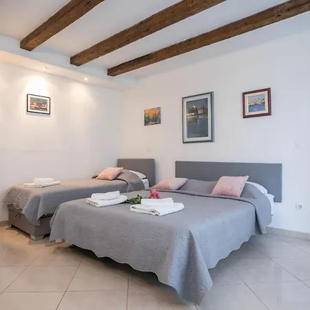 Apartman Apartment & Room Korta Vilea